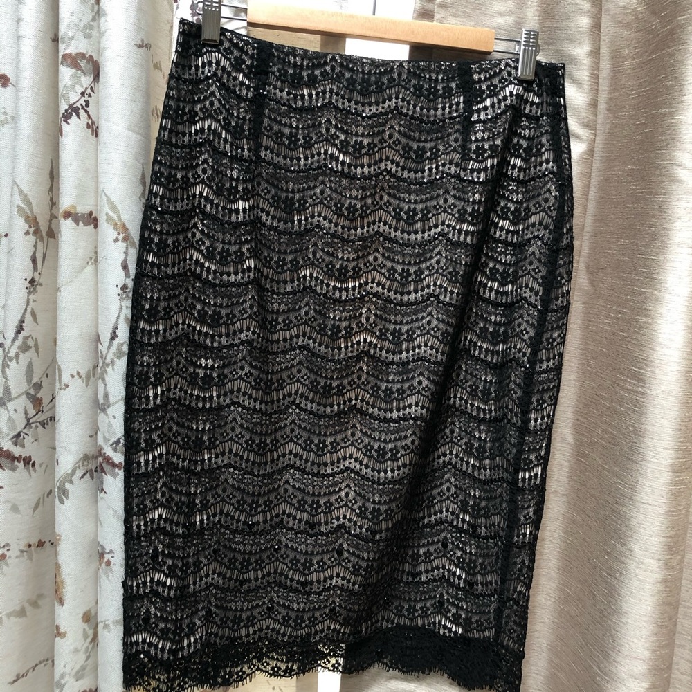 Skirt with lace and light beading